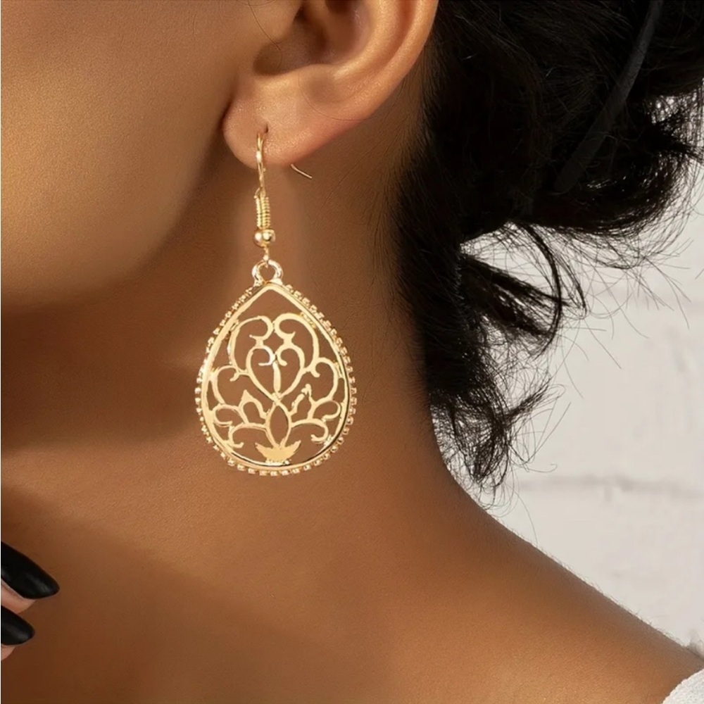 Golden Hollow Teardrop Earrings